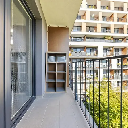 Ac 1-room Apartment, Balcony, Zuzany Chalupovej 14a 아파트