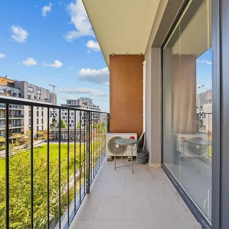 Ac 1-room Apartment, Balcony, Zuzany Chalupovej 14a 아파트 브라티슬라바