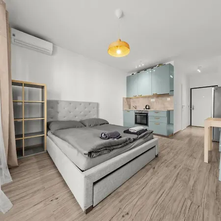 아파트 Ac 1-room Apartment, Balcony, Zuzany Chalupovej 14a *