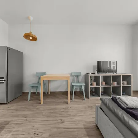 아파트 Ac 1-room Apartment, Balcony, Zuzany Chalupovej 14a