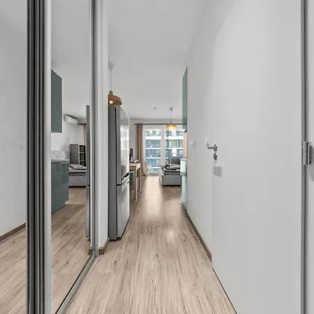 Ac 1-room Apartment, Balcony, Zuzany Chalupovej 14a 아파트