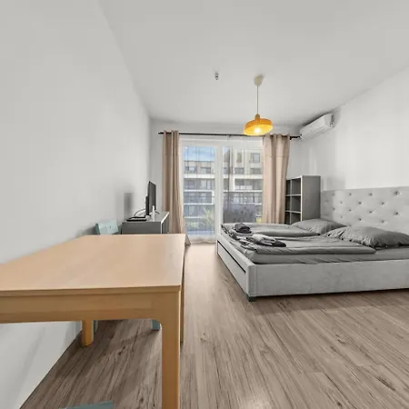 Ac 1-room Apartment, Balcony, Zuzany Chalupovej 14a 아파트 *