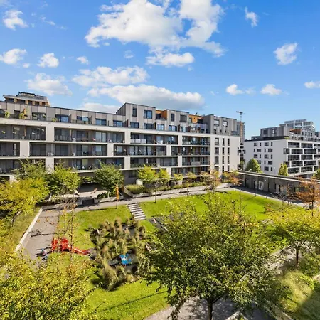 Ac 1-room Apartment, Balcony, Zuzany Chalupovej 14a 아파트