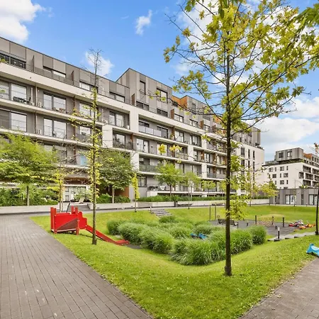 Ac 1-room Apartment, Balcony, Zuzany Chalupovej 14a 아파트