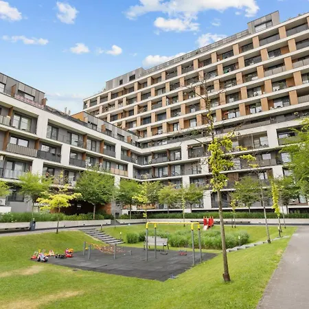 Ac 1-room Apartment, Balcony, Zuzany Chalupovej 14a 아파트