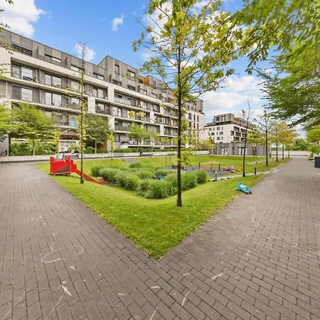 Ac 1-room Apartment, Balcony, Zuzany Chalupovej 14a 아파트